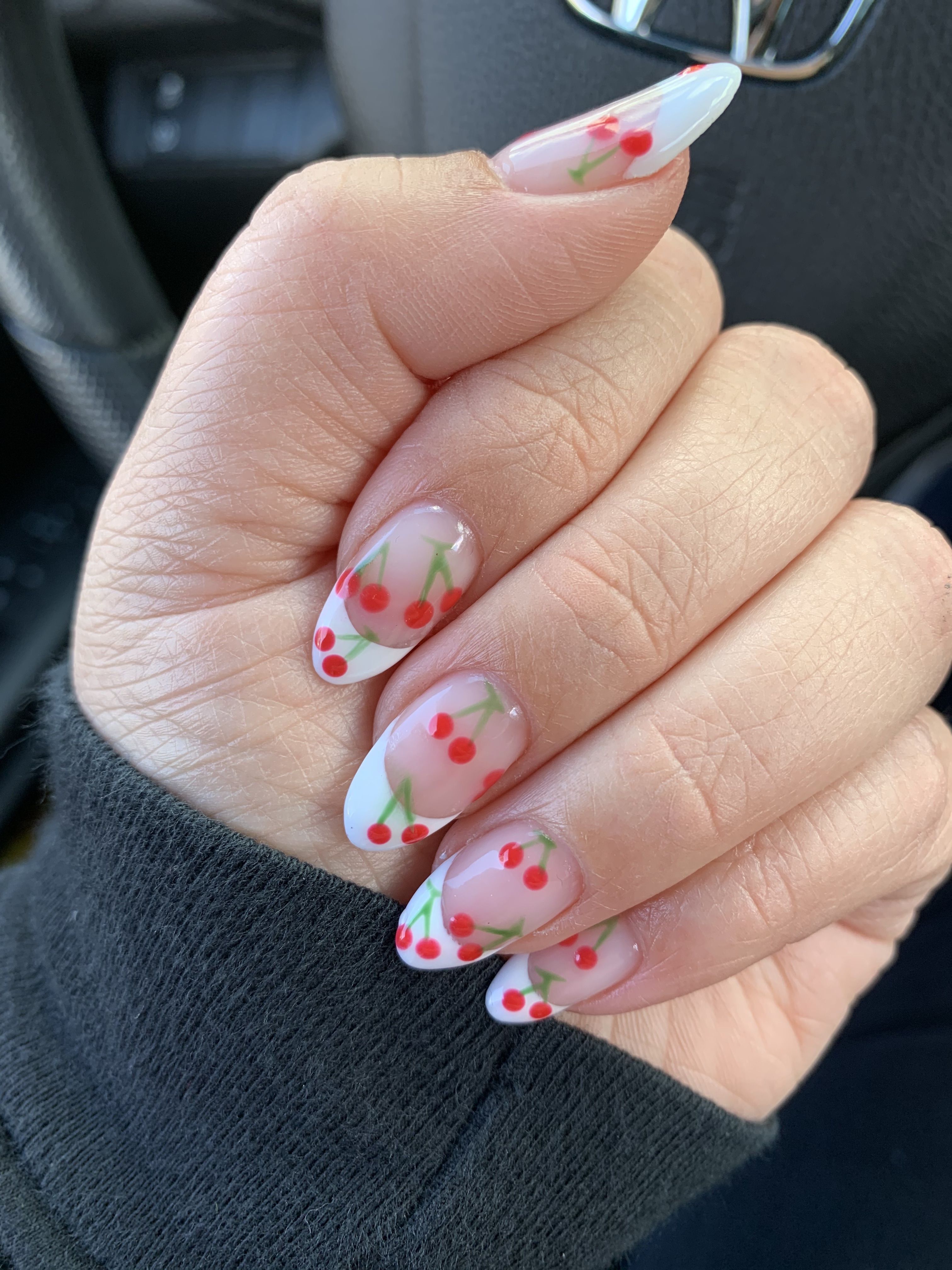 7 Cute White Nails Tips For Salon Finish