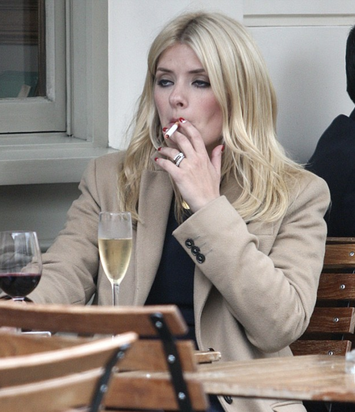Actresses That Smoke Cigarettes