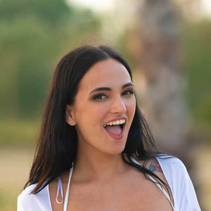 Claudia Bavel Danny D