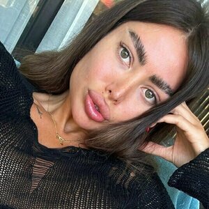 Elle B Naked