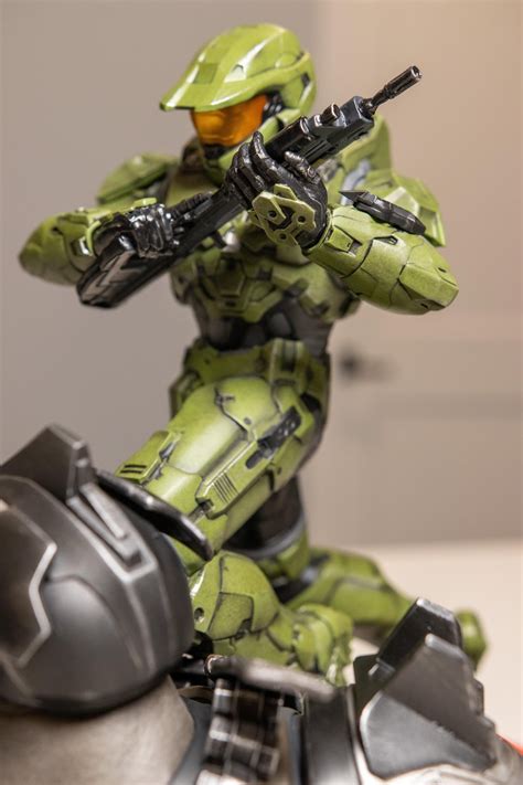 Halo Master Chief V Escharum Diorama Gaming Heads Halo Master Chief V Escharum Diorama Gaming Heads