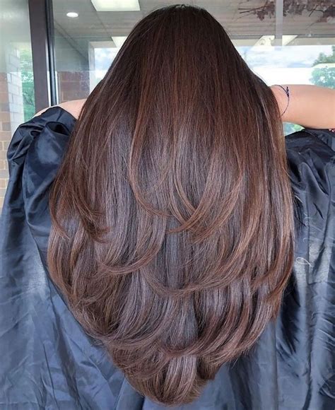 How To Cut Medium Hair With Layers? A Step Guide
