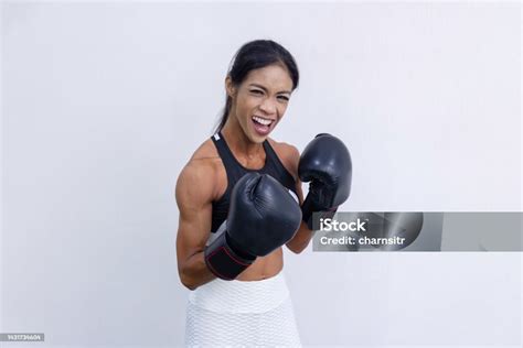 What Makes Female Boxers Better? Winning Strategies